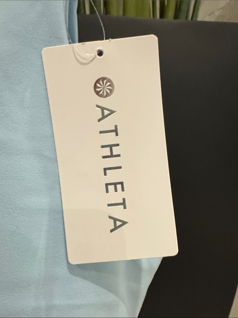 NEW Athleta Transcend V-Neck Women’s Crop Tank Bra Light Blue Medium D cup - Picture 2 of 5